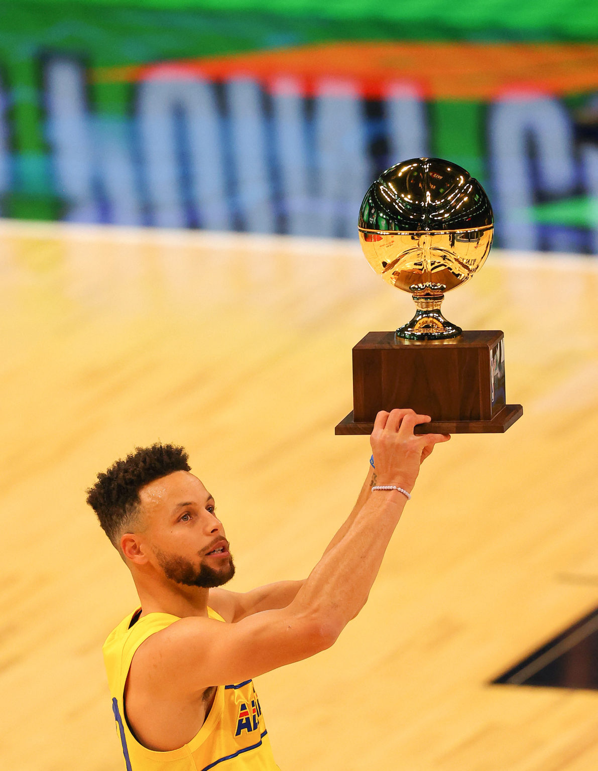 Warriors' Curry wins NBA AllStar 3point contest Inquirer Sports