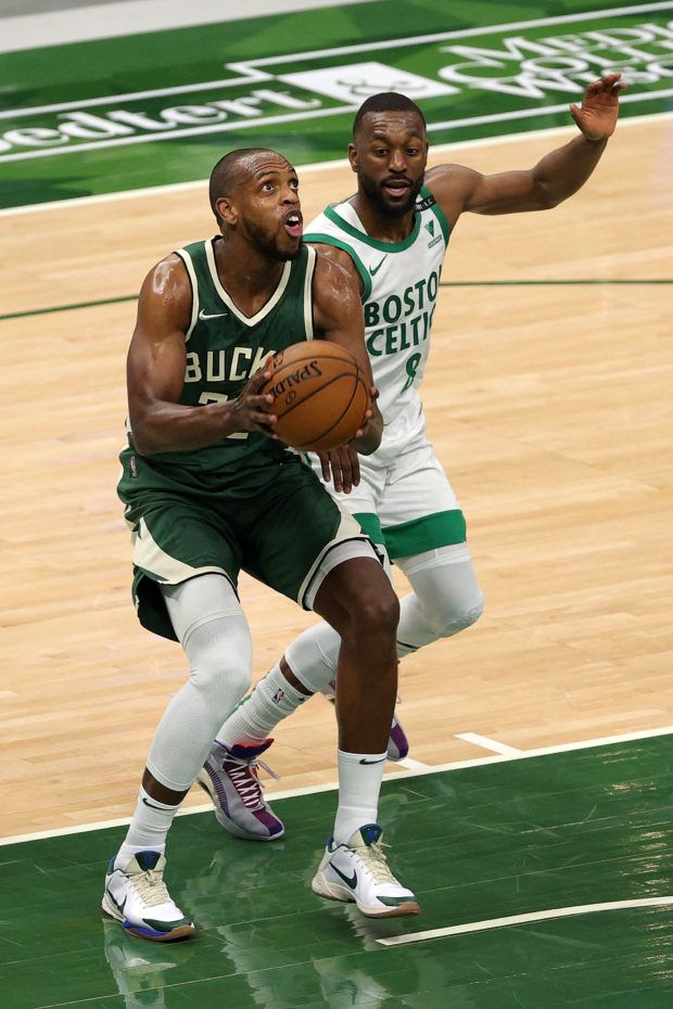 MILWAUKEE, WISCONSIN - MARCH 24: Khris Middleton #22 of the Milwaukee Bucks drives to the basket against Kemba Walker #8 of the Boston Celtics during the first half of a game at Fiserv Forum on March 24, 2021 in Milwaukee, Wisconsin. NOTE TO USER: User expressly acknowledges and agrees that, by downloading and or using this photograph, User is consenting to the terms and conditions of the Getty Images License Agreement. Stacy Revere/Getty Images/AFP (Photo by Stacy Revere / GETTY IMAGES NORTH AMERICA / Getty Images via AFP)