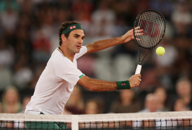 Federer beats Evans in first match for 14 months