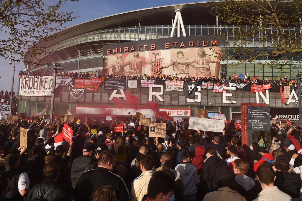 Arsenal fans protest 