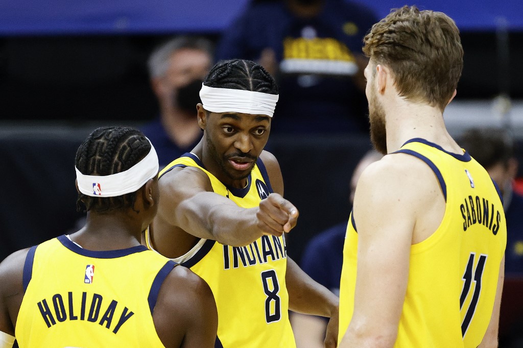 Justin Holiday #8 of the Indiana Pacers gives directions to Aaron Holiday #3 and Domantas Sabonis #11 during the fourth quarter against the Philadelphia 76ers at Wells Fargo Center on March 01, 2021