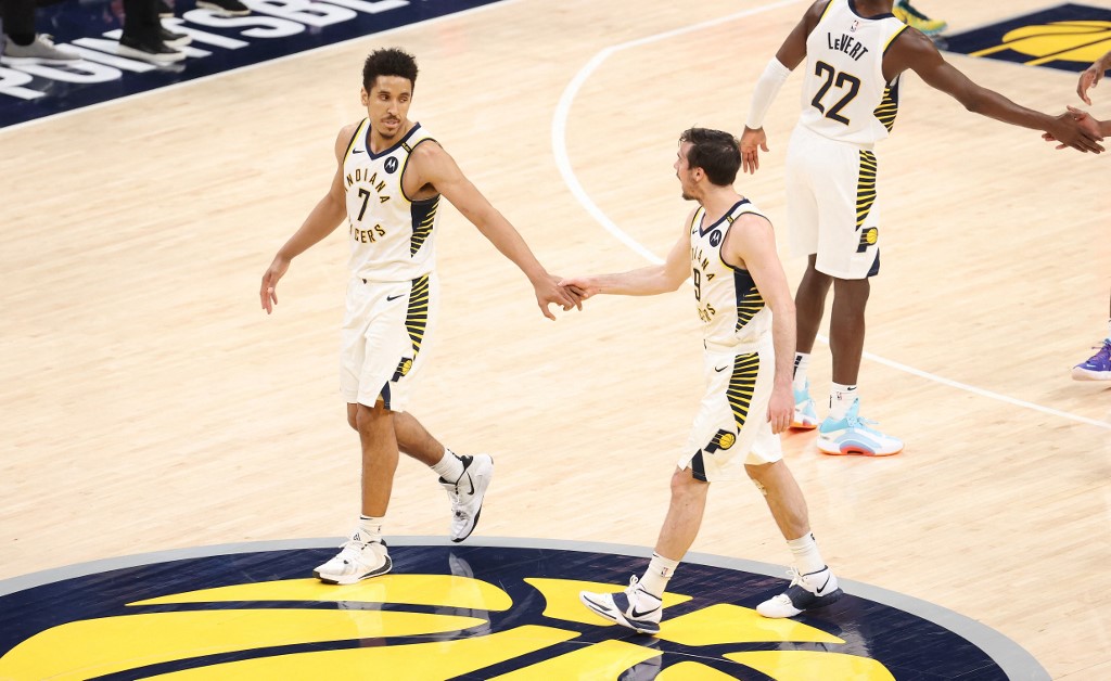 Malcolm Brogdon #7 of the Indiana Pacers celebrates with T.J. McConnell 