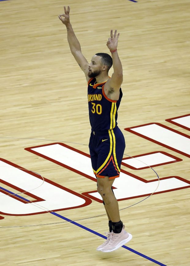  Stephen Curry #30 of the Golden State Warriors celebrates a three point basket against the Houston Rockets during the third quarter at Toyota Center on May 01, 2021 in Houston, Texas. NOTE TO USER: User expressly acknowledges and agrees that, by downloading and or using this photograph, User is consenting to the terms and conditions of the Getty Images License Agreement. Bob Levey/Getty Images/AFP (Photo by Bob Levey / GETTY IMAGES NORTH AMERICA / Getty Images via AFP)