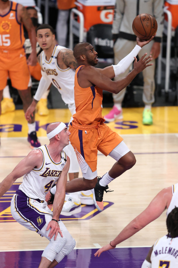 Chris Paul #3 of the Phoenix Suns lays up past the defense of Alex Caruso #4 of the Los Angeles Lakers during the second half of Game Four of the Western Conference first-round playoff series at Staples Center on May 30, 2021 in Los Angeles, California. NOTE TO USER: User expressly acknowledges and agrees that, by downloading and or using this photograph, User is consenting to the terms and conditions of the Getty Images License Agreement. Sean M. Haffey/Getty Images/AFP (Photo by Sean M. Haffey / GETTY IMAGES NORTH AMERICA / Getty Images via AFP)