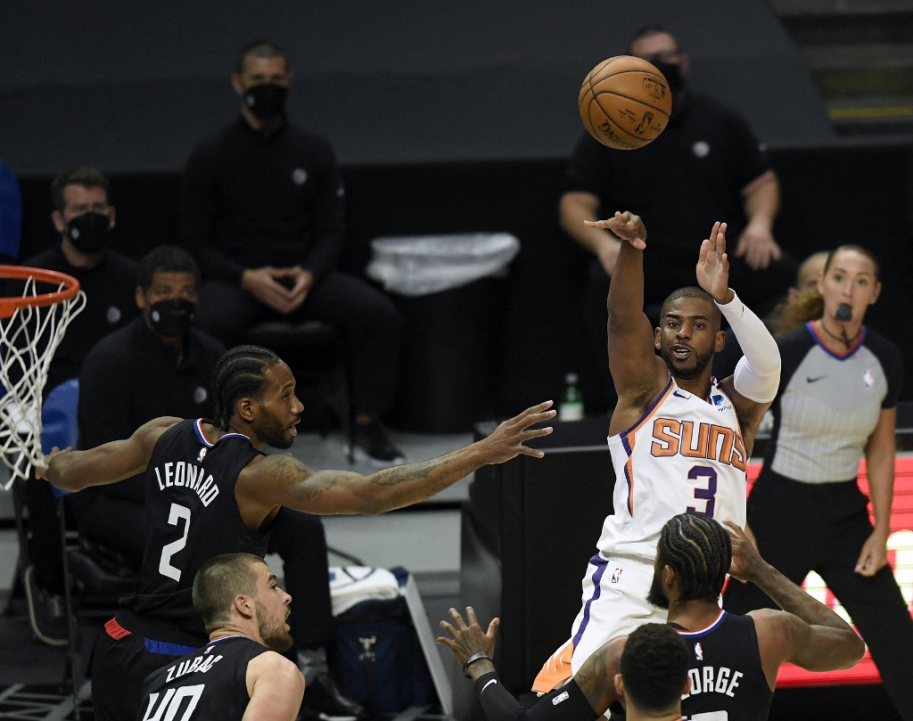 Chris Paul #3 of the Phoenix Suns shoots a jumper in front of Kawhi Leonard of the Los Angeles Clippers