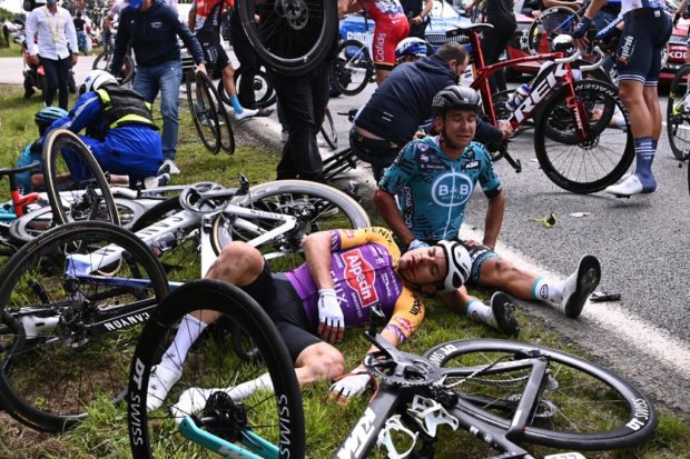 Spectator to be sued after Tour de France crash | Inquirer ...