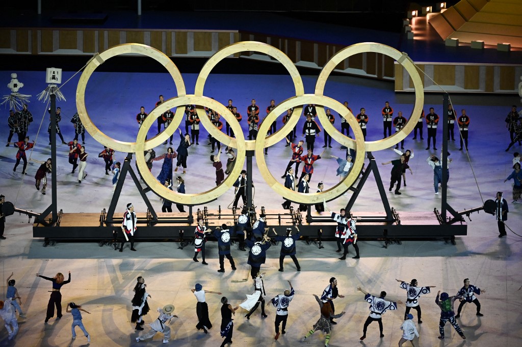 Performers assemble the Olympic Rings during the opening ceremony of the Tokyo 2020 Olympic Games, at the Olympic Stadium, in Tokyo, on July 23, 2021. (Photo by Jewel SAMAD / AFP)