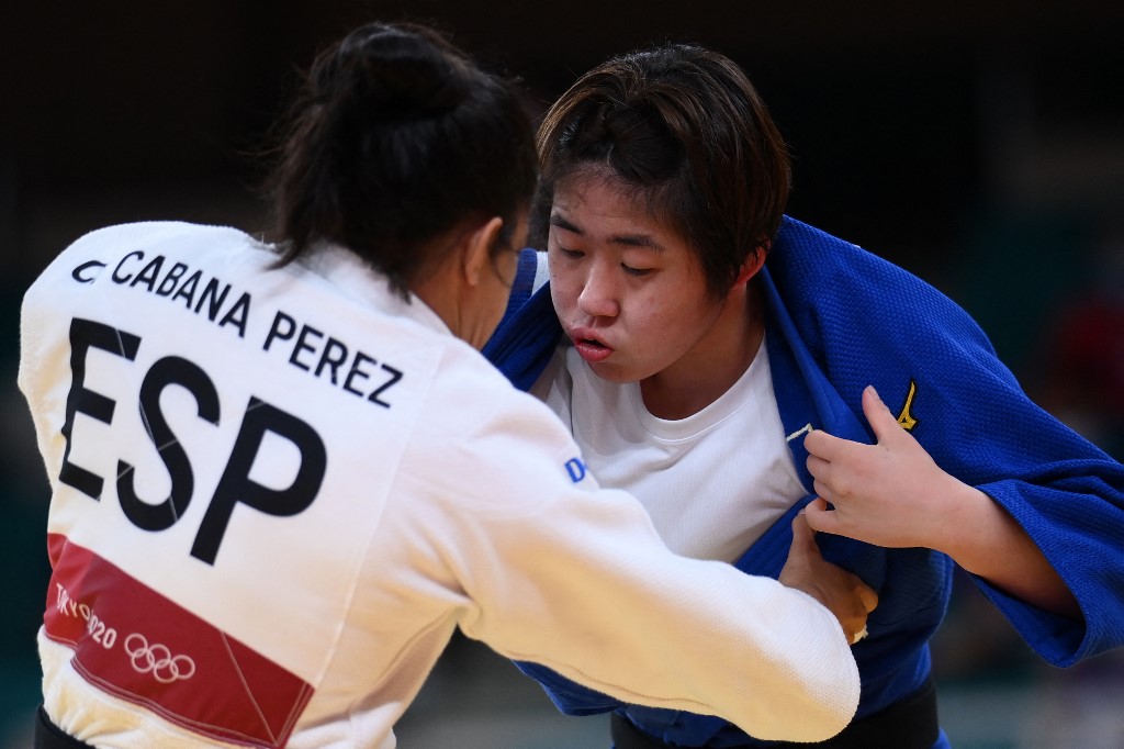 Spain's Cristina Cabana Perez (white) and Philippines' Kiyomi Watanabe compete in the judo women's -63kg elimination round bout during the Tokyo 2020 Olympic Games at the Nippon Budokan in Tokyo on July 27, 2021.