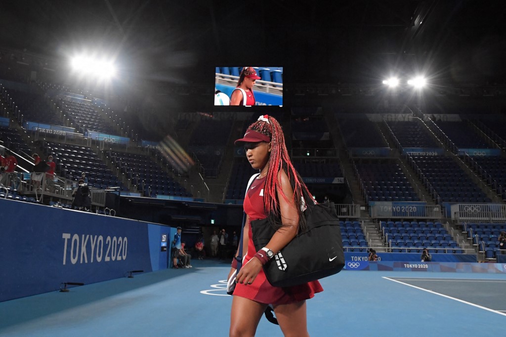 Japan's Naomi Osaka leaves the court after being beaten by Czech Republic's Marketa Vondrousova in their Tokyo 2020 Olympic Games women's singles third round tennis match at the Ariake Tennis Park in Tokyo on July 27, 2021. 