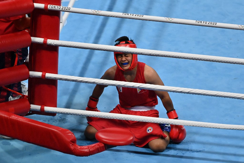 Philippines' Nesthy Petecio (red) reacts after winning against Colombia's Yeni Marcela Arias Castaneda at the end of their women's feather (54-57kg) quarter-final boxing match during the Tokyo 2020 Olympic Games at the Kokugikan Arena in Tokyo on July 28, 2021.