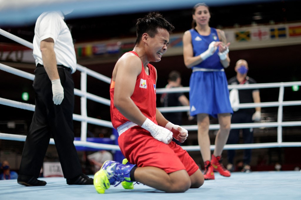 Philippines' Nesthy Petecio celebrates after winning against Italy's Irma Testa after their women's feather (54-57kg) semi-final boxing match during the Tokyo 2020 Olympic Games at the Kokugikan Arena in Tokyo on July 31, 2021. 