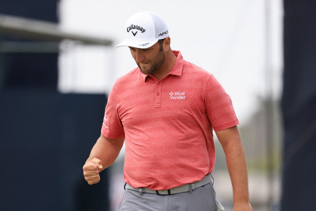 : Jon Rahm of Spain celebrates making a putt for birdie on the 18th green during the final round of the 2021 U.S. Open at Torrey Pines Golf Course (South Course) on June 20, 2021 in San Diego, California. 