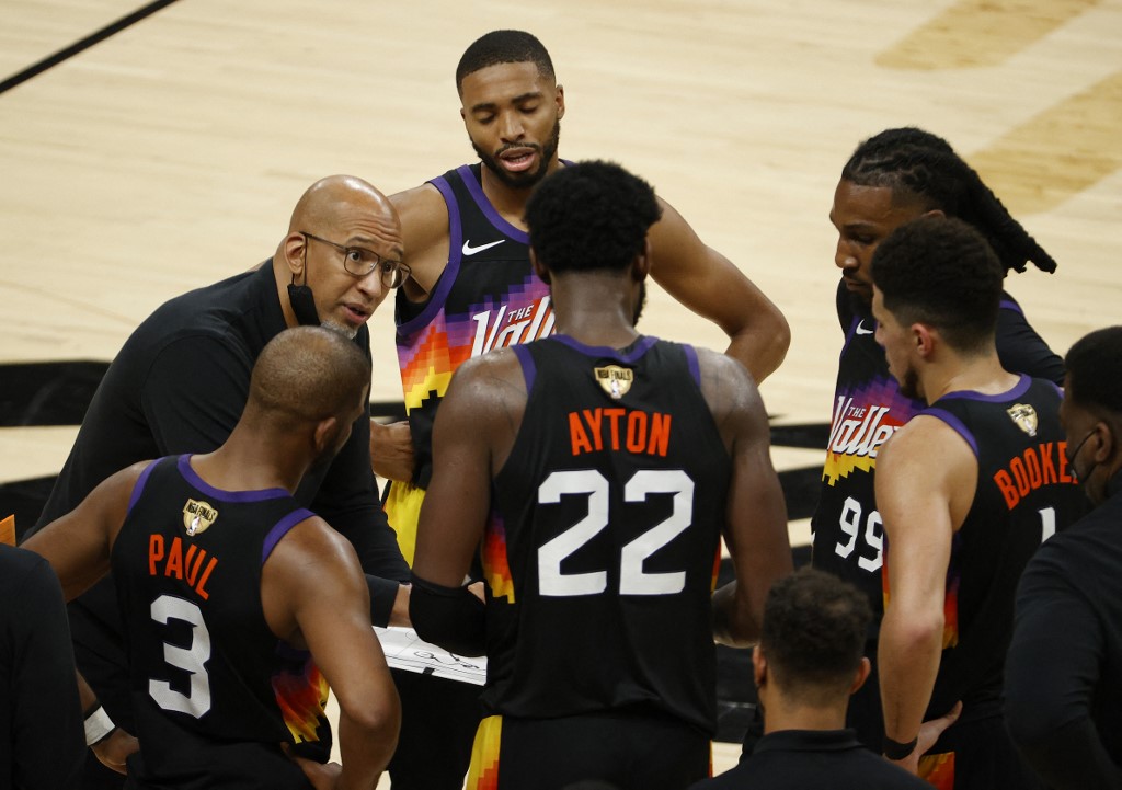 PHOENIX, ARIZONA - JULY 17: Head coach Monty Williams of the Phoenix Suns huddles his team during a time out against the Milwaukee Bucks during the second half in Game Five of the NBA Finals at Footprint Center on July 17, 2021 in Phoenix, Arizona. NOTE TO USER: User expressly acknowledges and agrees that, by downloading and or using this photograph, User is consenting to the terms and conditions of the Getty Images License Agreement.   Christia