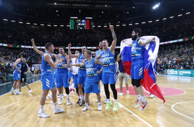 Basketball - FIBA Olympic Qualifying Tournament Final - Lithuania v Slovenia - Zalgirio Arena, Kaunas, Lithuania- July 4, 2021 Slovenia players celebrate after the match and qualification for the Tokyo 2020 Olympic Games REUTERS/Ints Kalnin