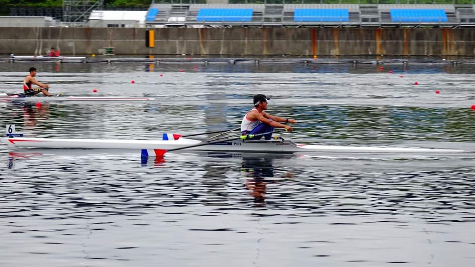 Cris Nievarez, in action in this file photo, becomes the first Filipino rower to make the Games’ quarterfinals. —