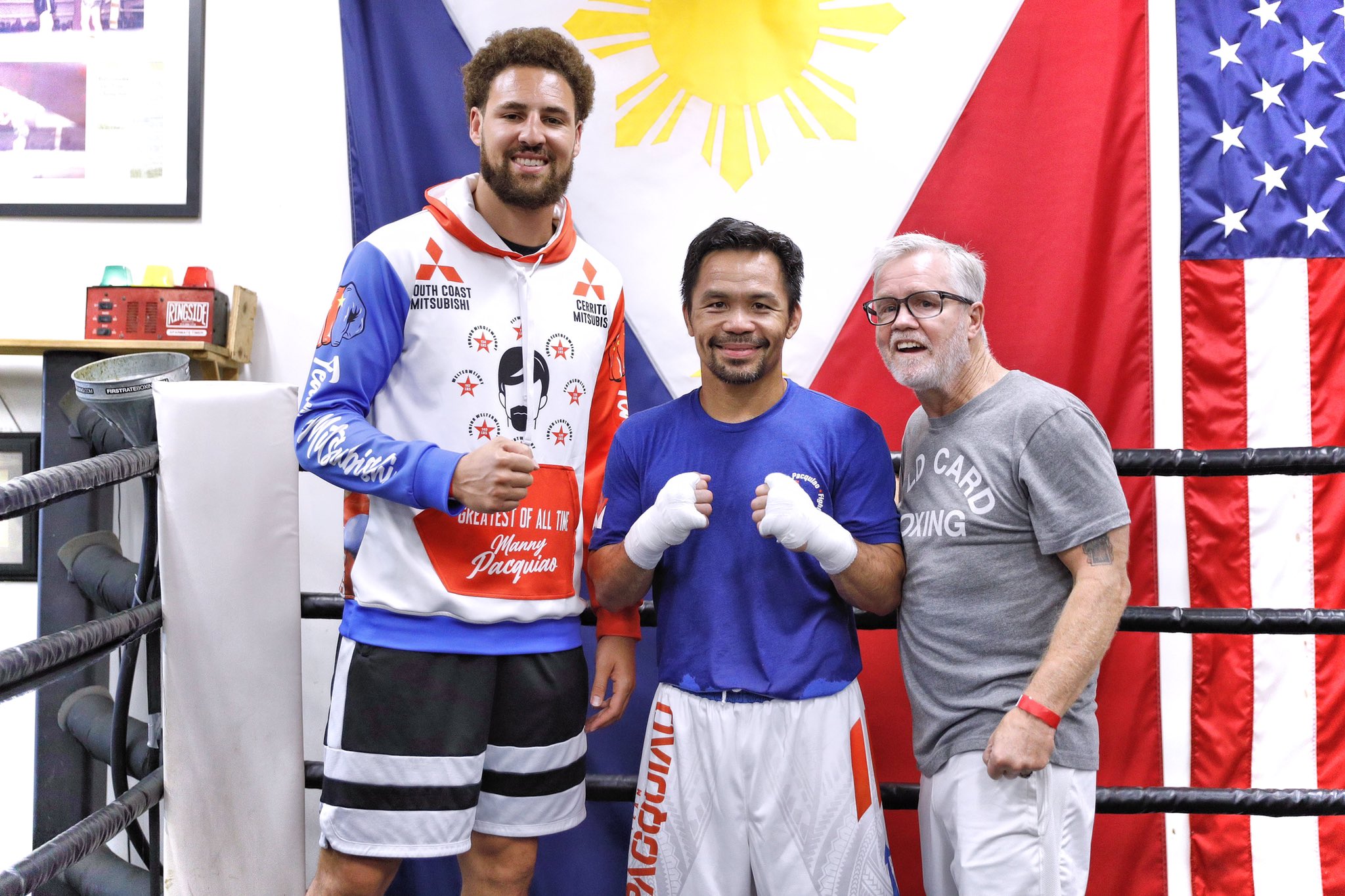 Klay Thompson poses for a photo with Manny Pacquiao and trainer Freddie Roach at Wild Card.