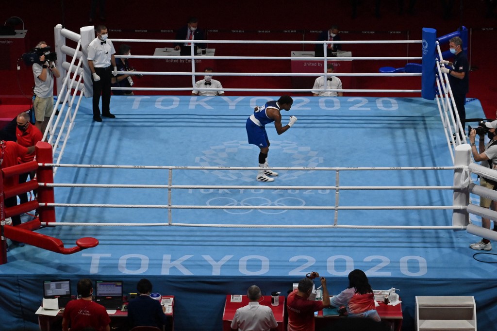 Britain's Caroline Dubois celebrates after winning against USA's Rashida Shakilya Quante Ellis after their women's light (57-60kg) preliminaries round of 16 boxing match during the Tokyo 2020 Olympic Games at the Kokugikan Arena in Tokyo on July 30, 2021. 