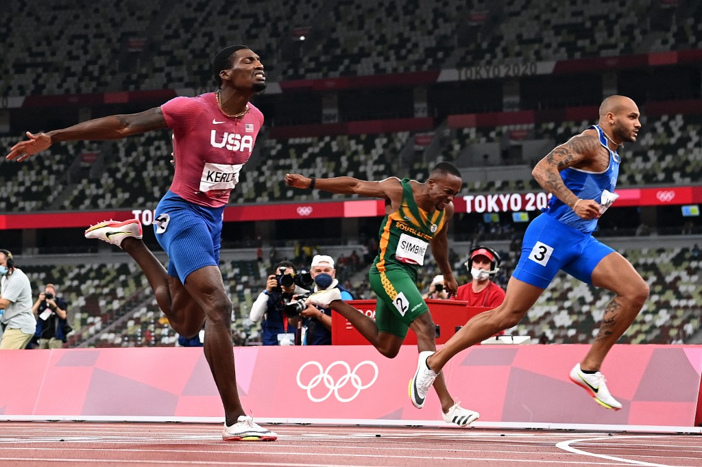 Italy's Lamont Marcell Jacobs (R) crosses the finish line to win ahead of second-placed  USA's Fred Kerley (L) and South Africa's Akani Simbine (C)  the men's 100m final during the Tokyo 2020 Olympic Games at the Olympic Stadium in Tokyo on August 1, 2021. 