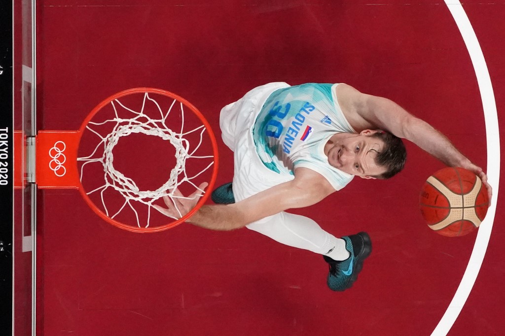 Slovenia's Zoran Dragic goes to the basket in the men's quarter-final basketball match between Slovenia and Germany during the Tokyo 2020 Olympic Games at the Saitama Super Arena in Saitama on August 3, 2021. 
