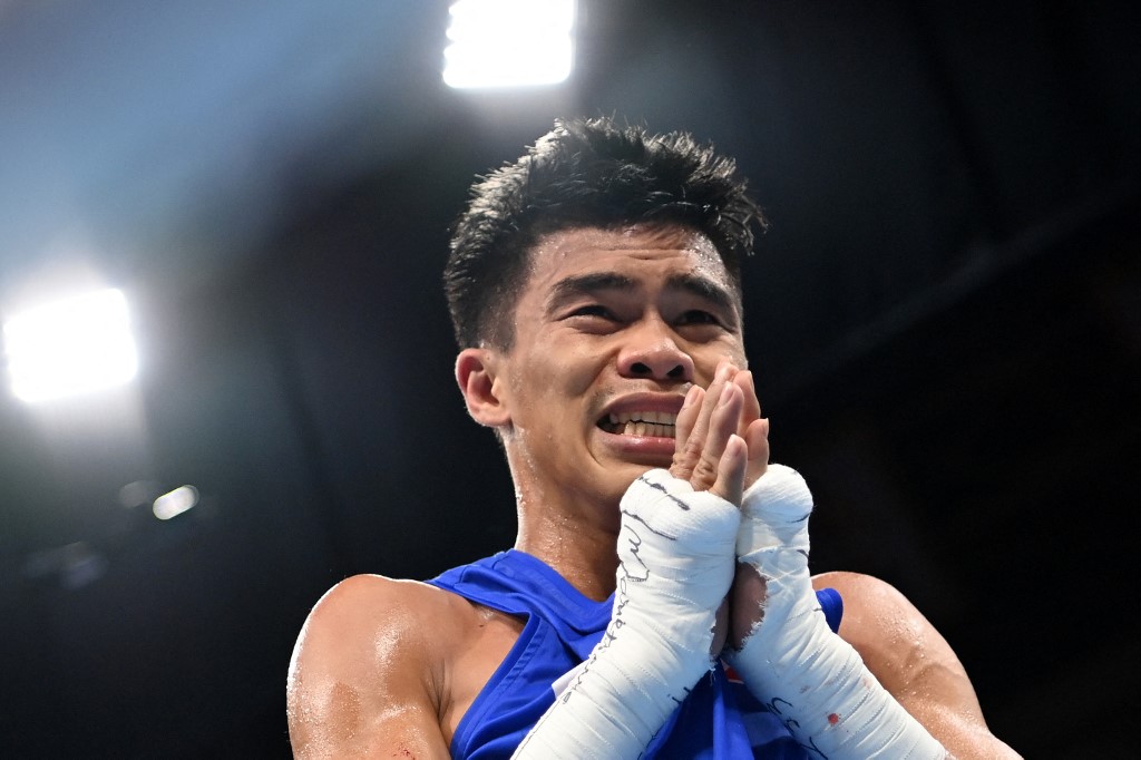 Philippines' Carlo Paalam reacts after winning against Uzbekistan's Shakhobidin Zoirov during their men's fly (48-52kg) quarter-final boxing match during the Tokyo 2020 Olympic Games at the Kokugikan Arena in Tokyo on August 3, 2021. 