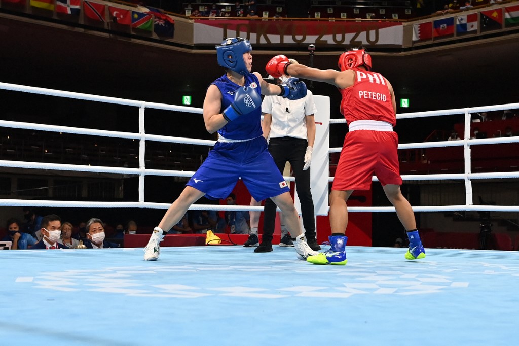 Philippines' Nesthy Petecio (red) and Japan's Sena Irie fight during their women's feather (54-57kg) boxing final bout during the Tokyo 2020 Olympic Games at the Kokugikan Arena in Tokyo on August 3, 2021.
