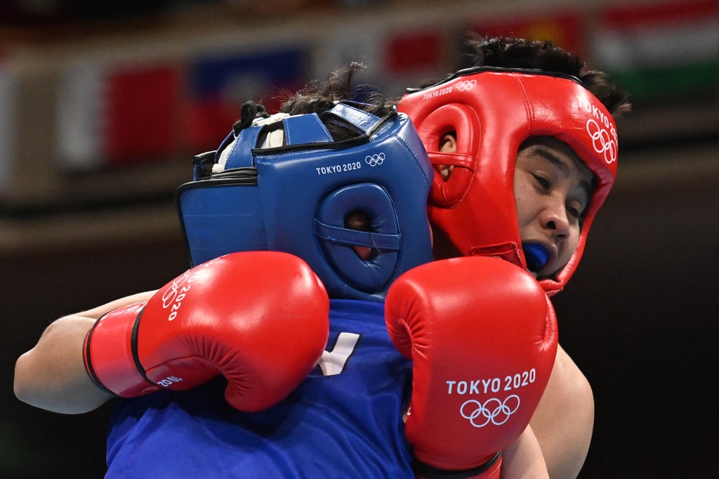 Philippines' Nesthy Petecio (red) and Japan's Sena Irie fight during their women's feather (54-57kg) boxing final bout during the Tokyo 2020 Olympic Games at the Kokugikan Arena in Tokyo on August 3, 2021.