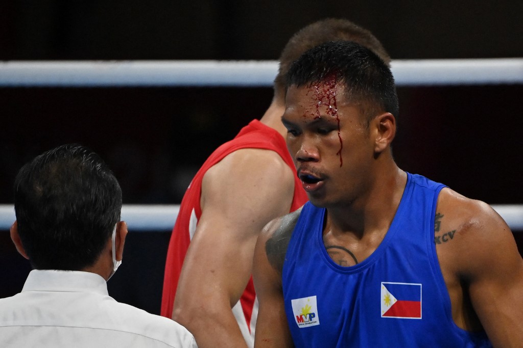 Ukraine's Oleksandr Khyzhniak (red) and Philippines' Eumir Marcial fight during their men's middle (69-75kg) semi-final boxing match during the Tokyo 2020 Olympic Games at the Kokugikan Arena in Tokyo on August 5, 2021. 