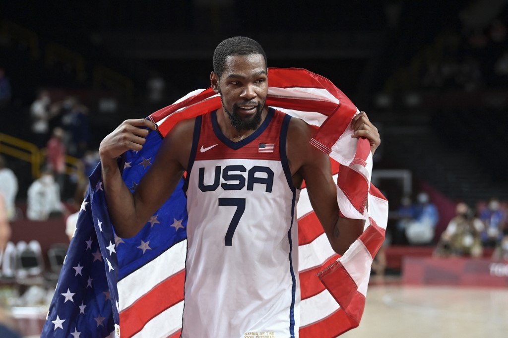 USA's Kevin Wayne Durant celebrates with the flag of the USA their victory in the men's final basketball match between France and USA during the Tokyo 2020 Olympic Games at the Saitama Super Arena in Saitama on August 7, 2021.