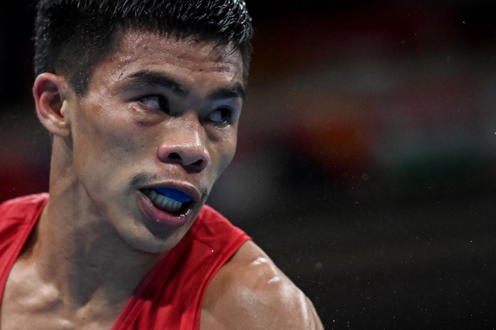 Philippines' Carlo Paalam reacts as he fights Britain's Galal Yafai during their men's fly (48-52kg) boxing final bout during the Tokyo 2020 Olympic Games at the Kokugikan Arena in Tokyo on August 7, 2021. 