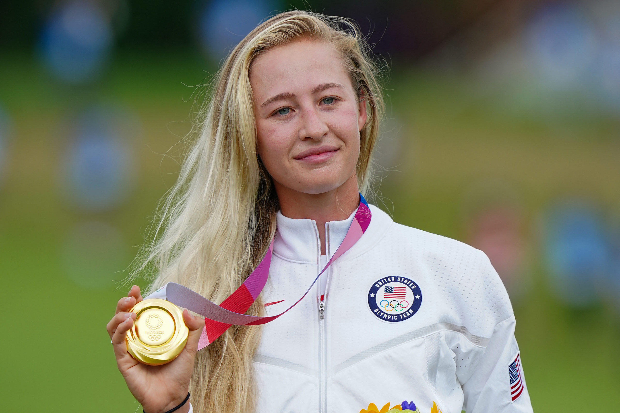 Gold medallist USA's Nelly Korda holds her medal on the podium during the victory ceremony of the women’s golf individual stroke play during the Tokyo 2020 Olympic Games at the Kasumigaseki Country Club in Kawagoe on August 7, 2021. 