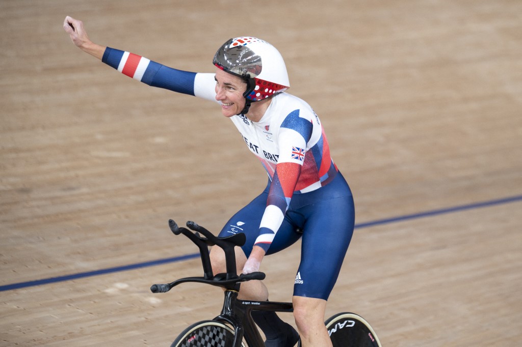 Britain's Sarah Dame Storey reacts after winning gold in the women's C5 3000m individual pursuit cycling event during the Tokyo 2020 Paralympic Games at Izu Velodrome in Izu on August 25, 2021. 