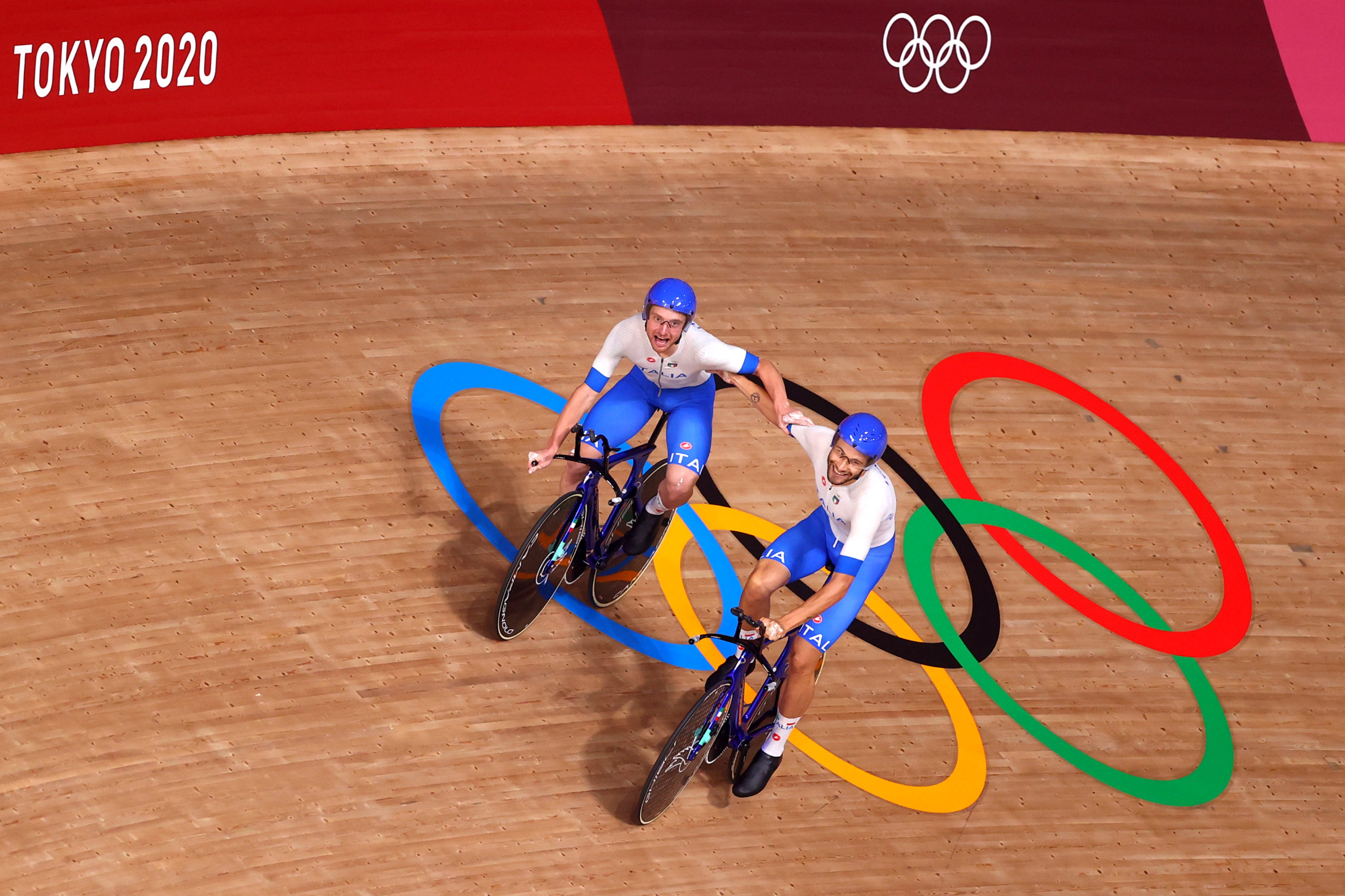 Cyclists from Team Italy celebrate winning gold and a new World Record. 