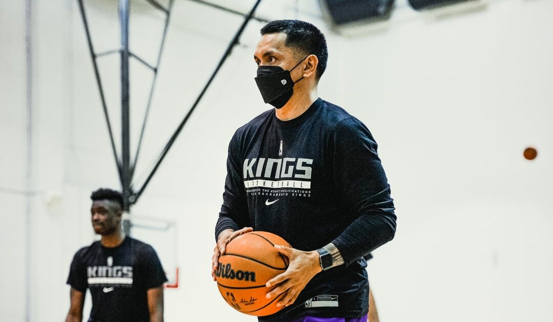 Jimmy Alapag part of Sacramento Kings bench in the NBA Summer League.