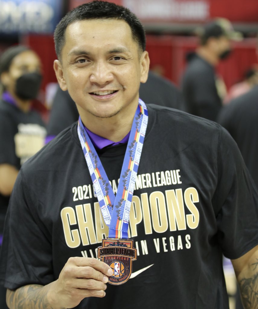 Assistant coach Jimmy Alapag celebrates the Sacramento Kings' title in the NBA Summer League