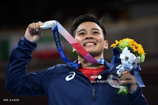 Silver medallist Philippines' Nesthy Petecio poses on the podium with her medal after the women's feather (54-57kg) boxing final bout during the Tokyo 2020 Olympic Games at the Kokugikan Arena in Tokyo on August 3, 2021. 