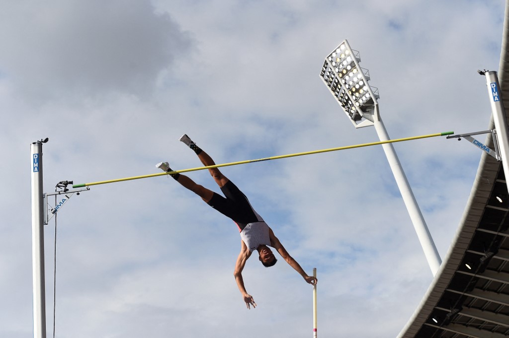 Record jump. Прыжок с шестом техника.