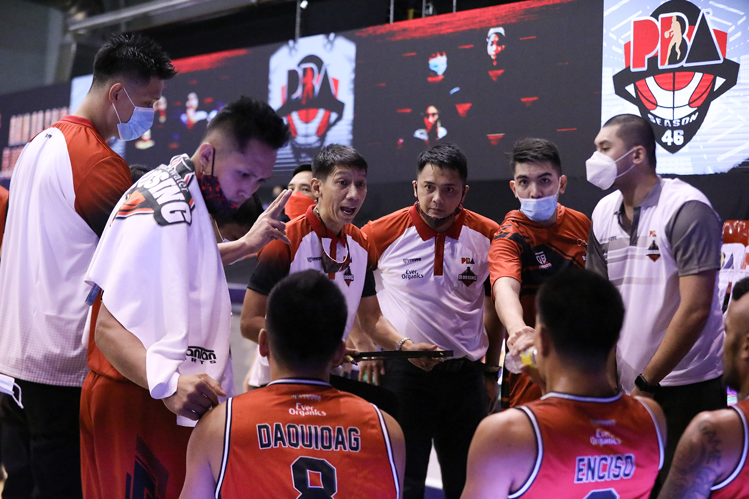 Blackwater coach Nash Racela and the Bossing during a huddle