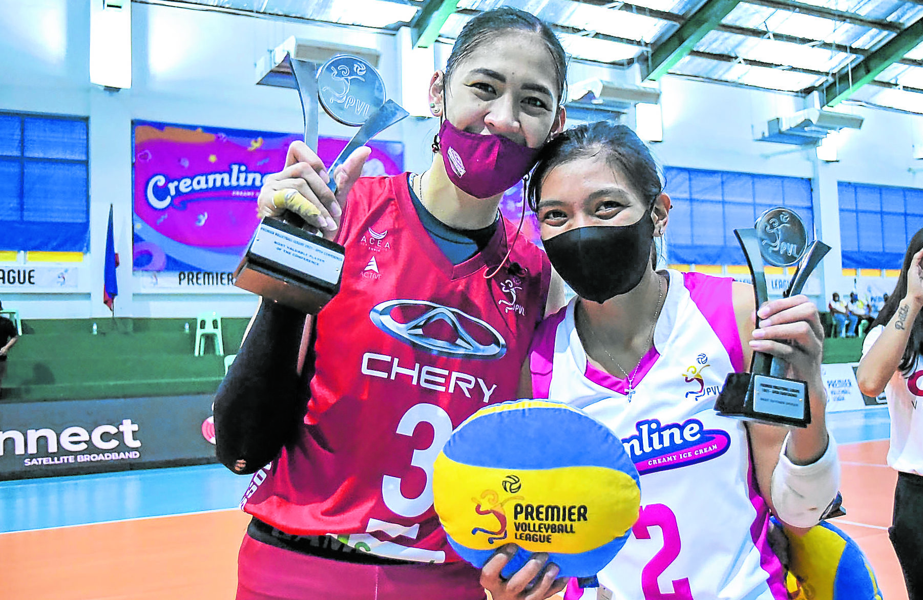 Jaja Santiago (left) and Alyssa Valdez are generally regarded as the two best players in the country today.