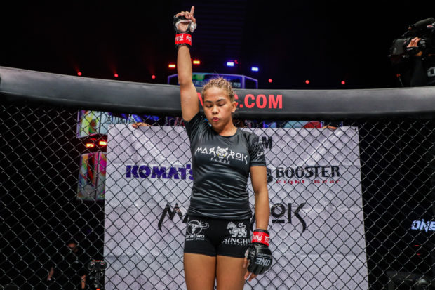 Una luchadora Denice Zamboanga.