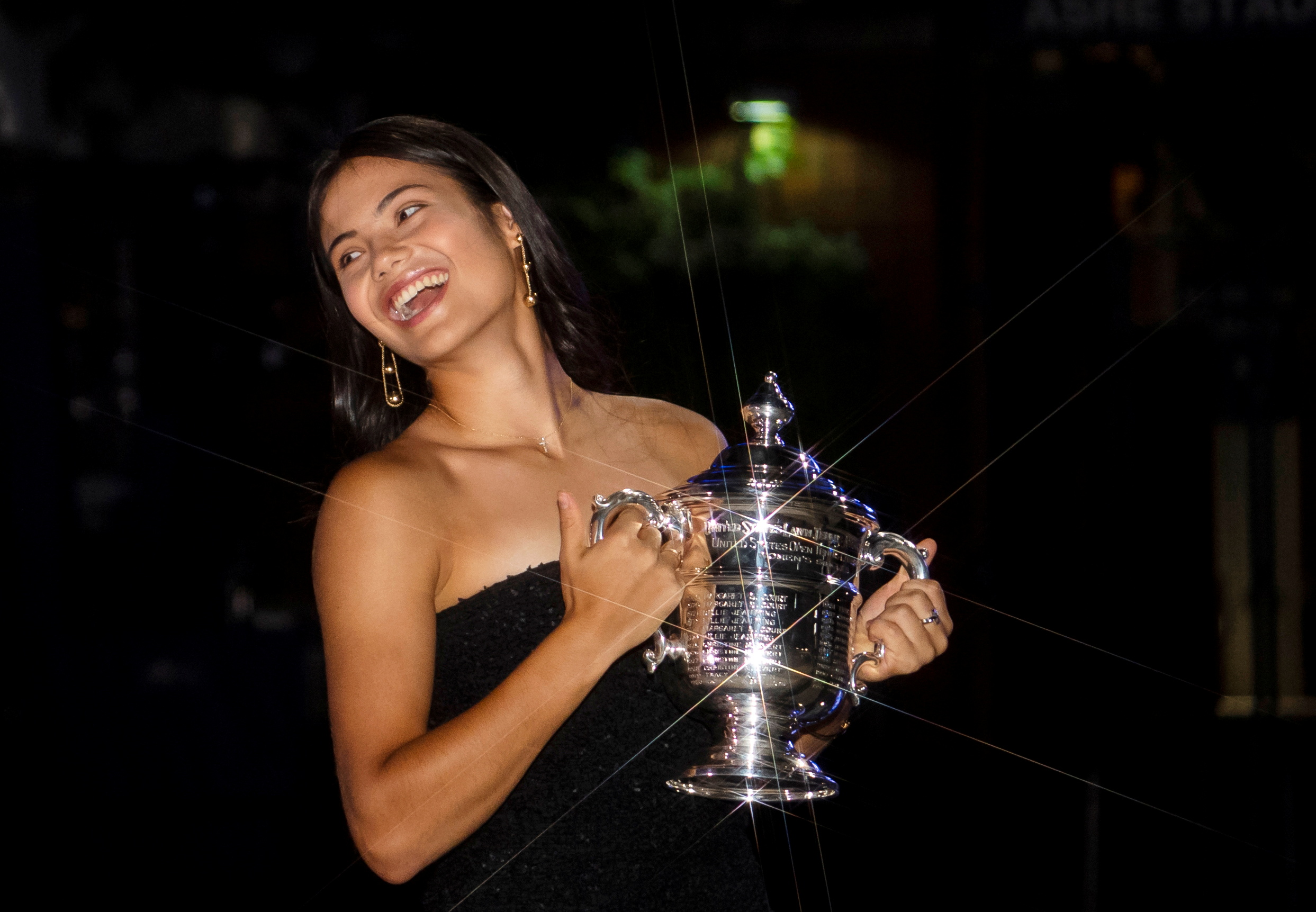 Emma Raducanu US Open trophy