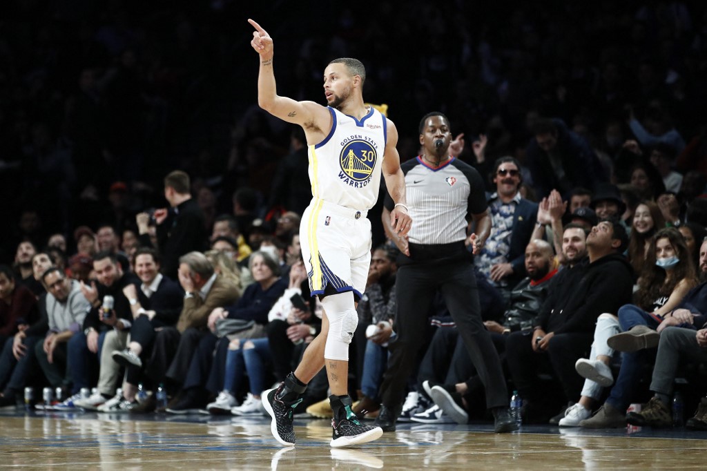 Stephen Curry #30 of the Golden State Warriors reacts after making a basket during the second half against the Brooklyn Nets at Barclays Center on November 16, 2021 in the Brooklyn borough of New York City. The 