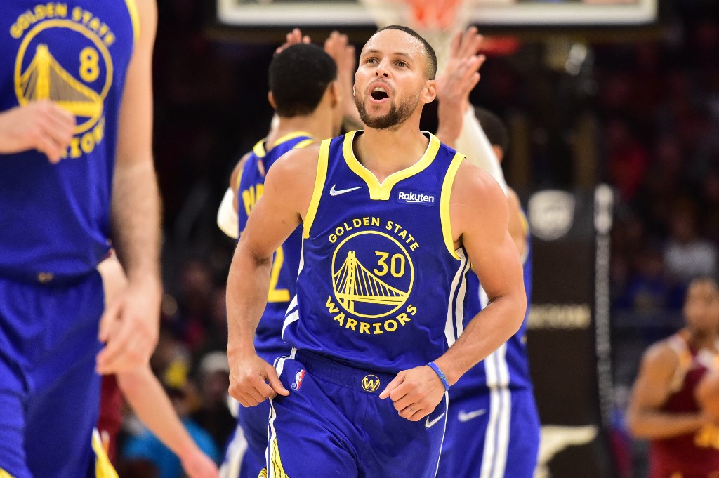 Stephen Curry #30 of the Golden State Warriors celebrates during the second half against the Cleveland Cavaliers at Rocket Mortgage Fieldhouse on November 18, 2021 in Cleveland, Ohio. The Warriors defeated the Cavaliers 
