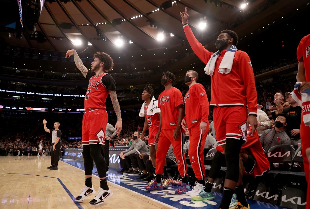 Bulls use balanced attack to end Nets' 12-game winning streak
