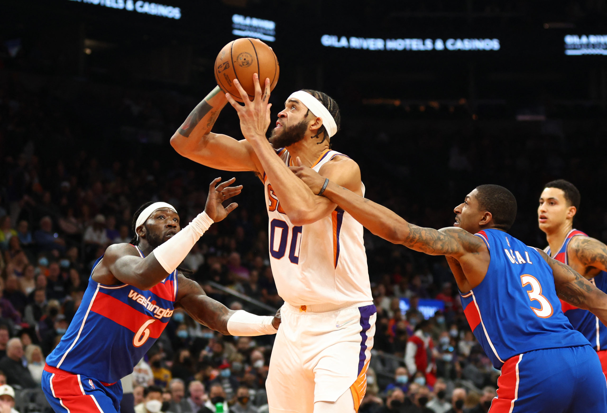Phoenix Suns center JaVale McGee (00) drives to the basket against the Washington Wizards in the first half at Footprint Center.