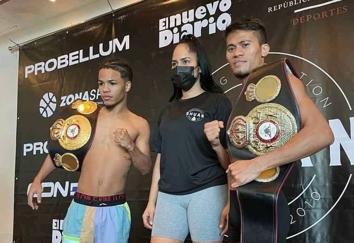 Vic Saludar and Erick Rosa during the weight in. 