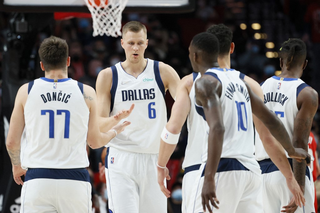 Kristaps Porzingis #6 of the Dallas Mavericks high fives his teammates during the first quarter against the Portland Trail Blazers at Moda Center on January 26, 2022 in Portland, Oregon.
