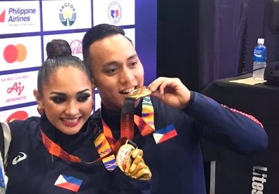 This 2019 photo shows Pearl Marie Cañeda (left) and Wilbert<br /> Aunzo after their SEAG triumph
