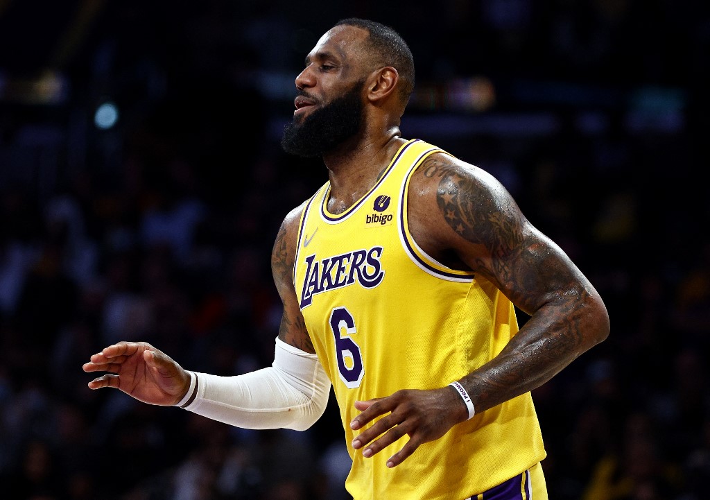 NBA: LeBron James mencetak 56, Lakers mengalahkan Warriors