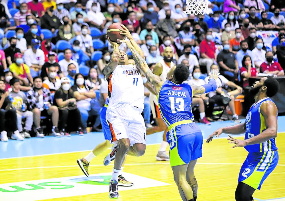 Meralco’s Chris Newsome (left) and Magnolia’s Calvin Abueva go at it one last time in the semifinals.