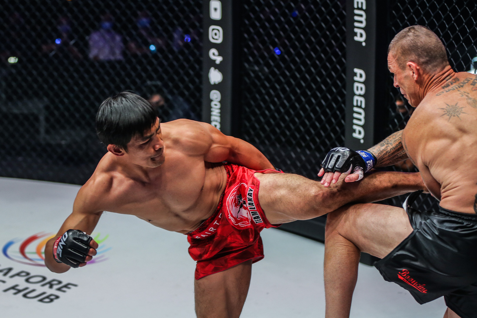 Eduard Folayang vs John Wayne Parr in ONE X at Singapore Indoor Stadium. Photo from ONE Championship